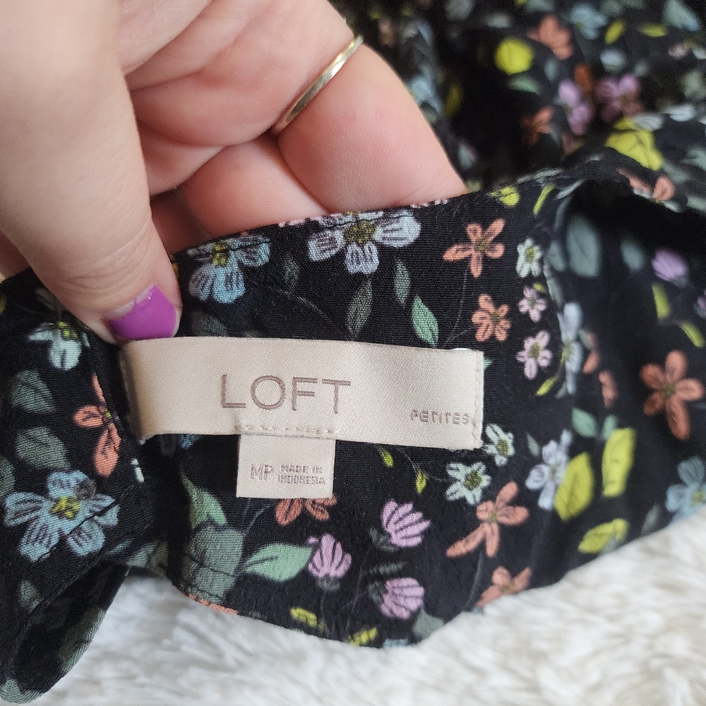 Loft black floral dressy top back cut out petites size medium - Picture 3 of 6